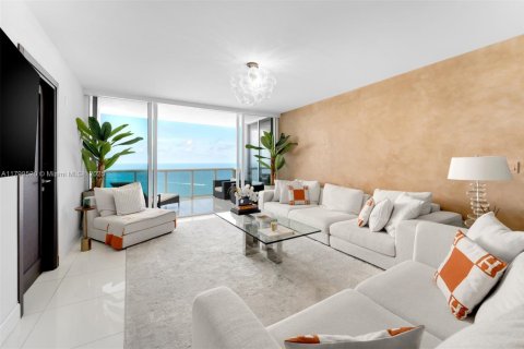 Condominio en venta en Sunny Isles Beach, Florida, 3 dormitorios, 198.53 m2 № 2034353 - foto 4