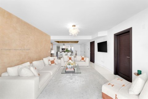 Condominio en venta en Sunny Isles Beach, Florida, 3 dormitorios, 198.53 m2 № 2034353 - foto 3