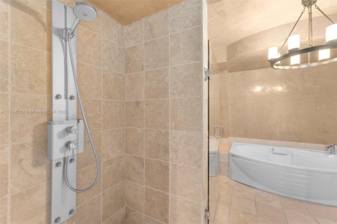 Condominio en venta en Sunny Isles Beach, Florida, 3 dormitorios, 198.53 m2 № 2034353 - foto 18