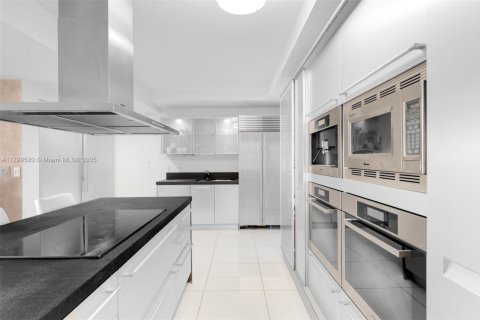 Condominio en venta en Sunny Isles Beach, Florida, 3 dormitorios, 198.53 m2 № 2034353 - foto 8