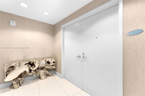 Condominio en venta en Sunny Isles Beach, Florida, 3 dormitorios, 198.53 m2 № 2034353 - foto 2