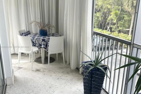 Condo in Key Biscayne, Florida, 2 bedrooms  № 2086895 - photo 29