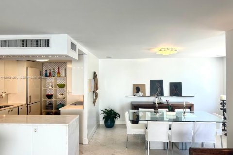 Condo in Key Biscayne, Florida, 2 bedrooms  № 2086895 - photo 17