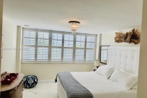 Condo in Key Biscayne, Florida, 2 bedrooms  № 2086895 - photo 22