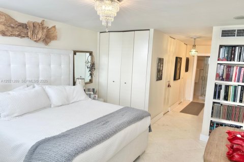 Condo in Key Biscayne, Florida, 2 bedrooms  № 2086895 - photo 20