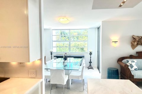 Condo in Key Biscayne, Florida, 2 bedrooms  № 2086895 - photo 9