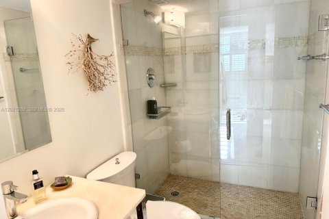 Condo in Key Biscayne, Florida, 2 bedrooms  № 2086895 - photo 27