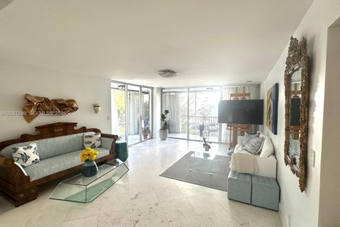 Condo in Key Biscayne, Florida, 2 bedrooms  № 2086895 - photo 3