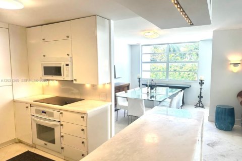 Condo in Key Biscayne, Florida, 2 bedrooms  № 2086895 - photo 13