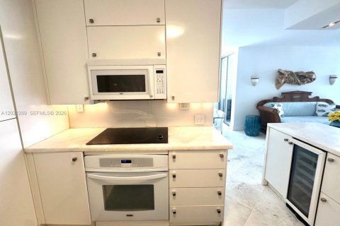 Condo in Key Biscayne, Florida, 2 bedrooms  № 2086895 - photo 10
