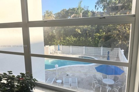 Condo in Key Biscayne, Florida, 2 bedrooms  № 2086895 - photo 28