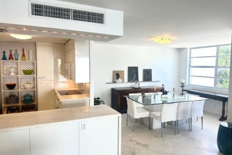 Condo in Key Biscayne, Florida, 2 bedrooms  № 2086895 - photo 18