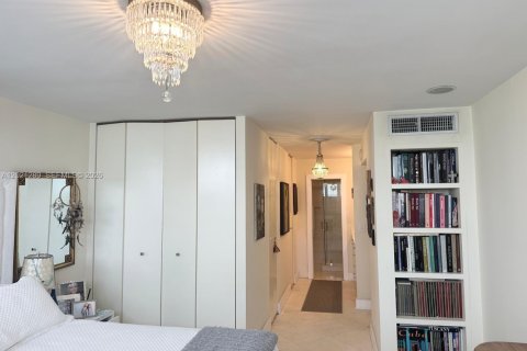 Condo in Key Biscayne, Florida, 2 bedrooms  № 2086895 - photo 21