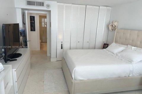 Condo in Key Biscayne, Florida, 2 bedrooms  № 2086895 - photo 19