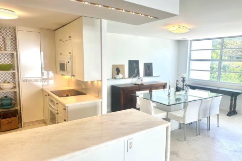 Condo in Key Biscayne, Florida, 2 bedrooms  № 2086895 - photo 11