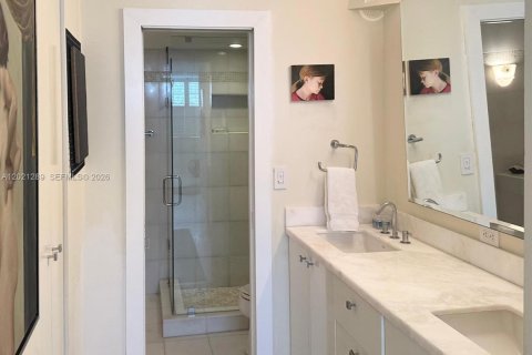 Condo in Key Biscayne, Florida, 2 bedrooms  № 2086895 - photo 25