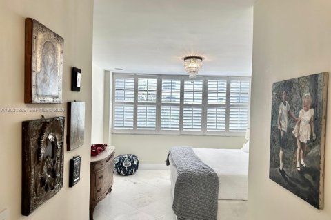 Condo in Key Biscayne, Florida, 2 bedrooms  № 2086895 - photo 23
