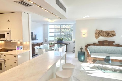 Condo in Key Biscayne, Florida, 2 bedrooms  № 2086895 - photo 12