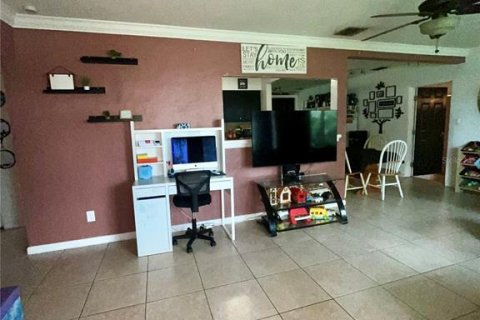 Casa en venta en Saint Petersburg, Florida, 3 dormitorios, 113.71 m2 № 1815692 - foto 4