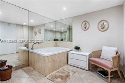 Copropriété à vendre à Pompano Beach, Floride: 3 chambres, 159.42 m2 № 2146463 - photo 6