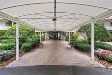 Copropriété à vendre à Pompano Beach, Floride: 3 chambres, 159.42 m2 № 2146463 - photo 2