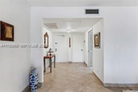 Copropriété à vendre à Pompano Beach, Floride: 3 chambres, 159.42 m2 № 2146463 - photo 3