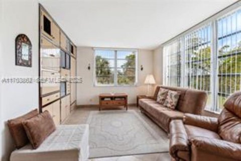 Copropriété à vendre à Pompano Beach, Floride: 3 chambres, 159.42 m2 № 2146463 - photo 15