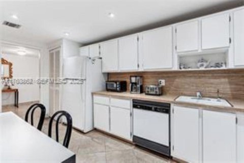 Copropriété à vendre à Pompano Beach, Floride: 3 chambres, 159.42 m2 № 2146463 - photo 16