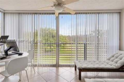 Copropriété à vendre à Pompano Beach, Floride: 3 chambres, 159.42 m2 № 2146463 - photo 11