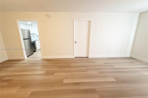 Снять в аренду кондоминиум в Майами-Бич, Флорида 2 спальни, 111.2м2, № 2145894 - фото 12