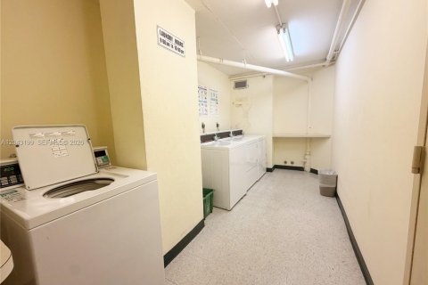 Снять в аренду кондоминиум в Майами-Бич, Флорида 2 спальни, 111.2м2, № 2145894 - фото 26