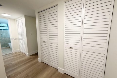 Снять в аренду кондоминиум в Майами-Бич, Флорида 2 спальни, 111.2м2, № 2145894 - фото 10