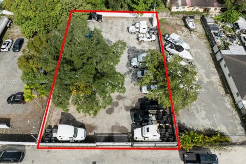 Propiedad comercial en venta en Miami, Florida № 1989235 - foto 6