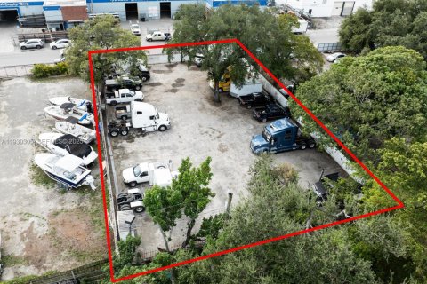 Propiedad comercial en venta en Miami, Florida № 1989235 - foto 14