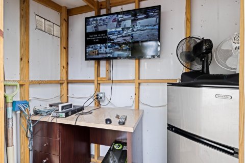 Propiedad comercial en venta en Miami, Florida № 1989235 - foto 9