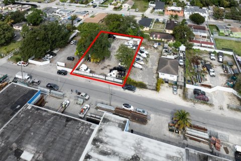 Propiedad comercial en venta en Miami, Florida № 1989235 - foto 15