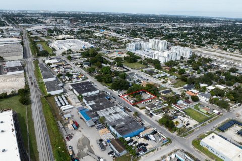 Propiedad comercial en venta en Miami, Florida № 1989235 - foto 11