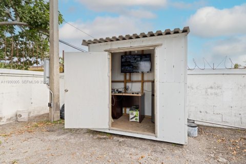 Propiedad comercial en venta en Miami, Florida № 1989235 - foto 8