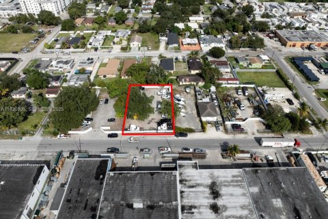 Propiedad comercial en venta en Miami, Florida № 1989235 - foto 13