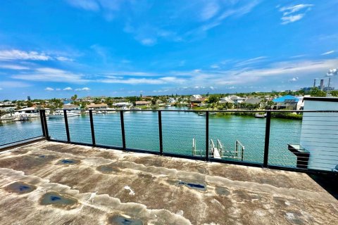 Townhouse in Apollo Beach, Florida 4 bedrooms, 222.59 sq.m. № 1517395 - photo 25