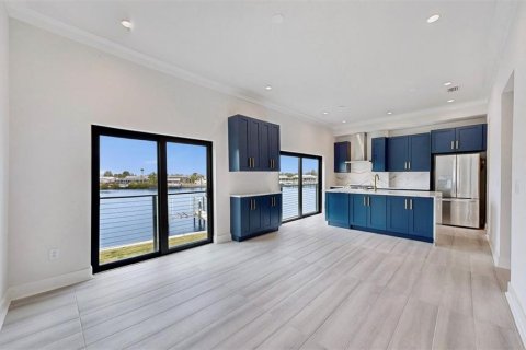 Townhouse in Apollo Beach, Florida 4 bedrooms, 222.59 sq.m. № 1517395 - photo 8