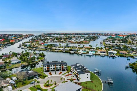 Townhouse in Apollo Beach, Florida 4 bedrooms, 222.59 sq.m. № 1517395 - photo 3