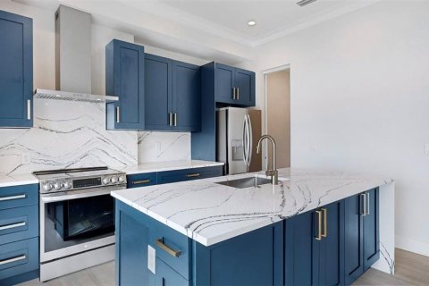 Townhouse in Apollo Beach, Florida 4 bedrooms, 222.59 sq.m. № 1517395 - photo 7