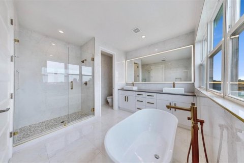 Townhouse in Apollo Beach, Florida 4 bedrooms, 222.59 sq.m. № 1517395 - photo 17