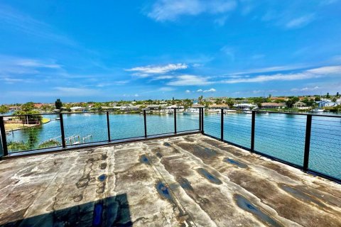 Townhouse in Apollo Beach, Florida 4 bedrooms, 222.59 sq.m. № 1517395 - photo 26