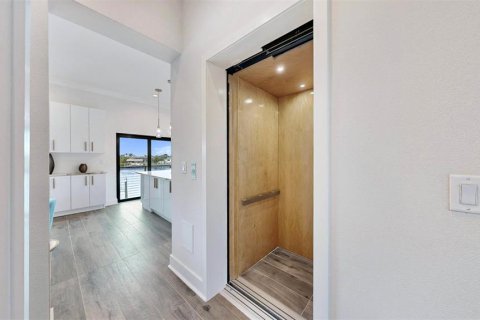 Townhouse in Apollo Beach, Florida 4 bedrooms, 222.59 sq.m. № 1517395 - photo 14