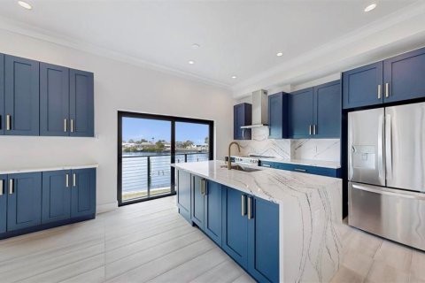 Townhouse in Apollo Beach, Florida 4 bedrooms, 222.59 sq.m. № 1517395 - photo 5