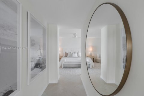 Купить кондоминиум в Бей-Харбор-Айлендс, Флорида 5 спален, 471.29м2, № 1987736 - фото 15