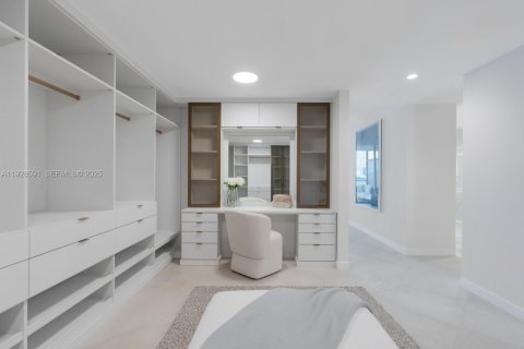 Купить кондоминиум в Бей-Харбор-Айлендс, Флорида 5 спален, 471.29м2, № 1987736 - фото 22