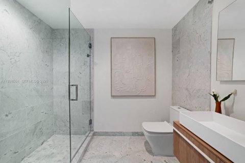 Купить кондоминиум в Бей-Харбор-Айлендс, Флорида 5 спален, 471.29м2, № 1987736 - фото 30